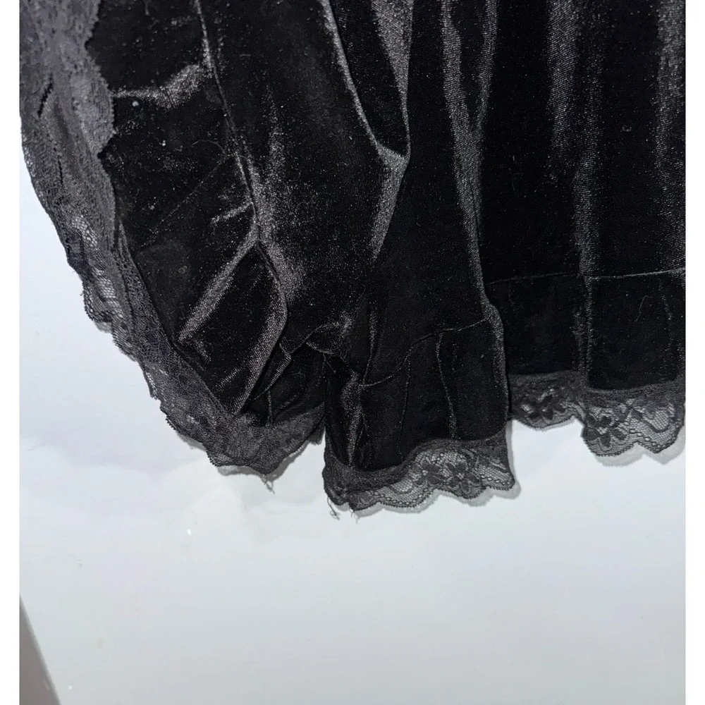 Cosmic Aura Black velvet lace romper - Picture 5 of 9